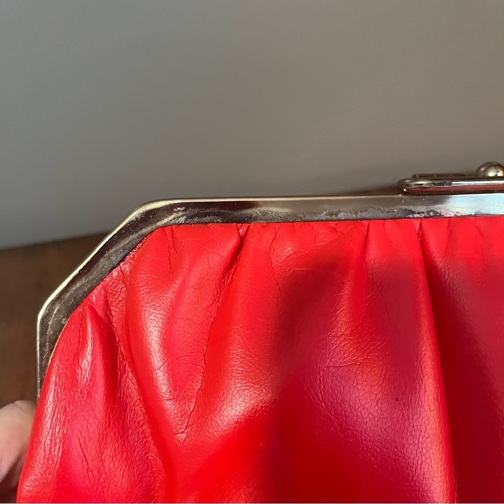 Red and Navy blue reversible vintage clutch purse with gold tone clasp. - Picture 4 of 10